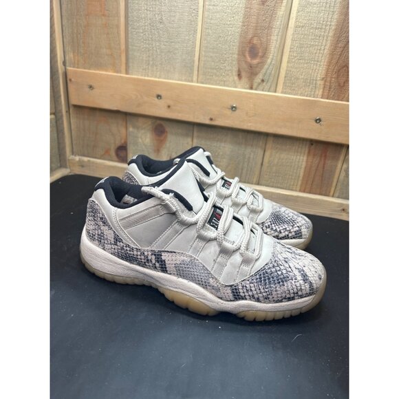 Nike Air Jordan 11 Retro Low Light Bone Snakeskin Grey CD6847-002 6.5Y Womens 8 - Picture 1 of 8